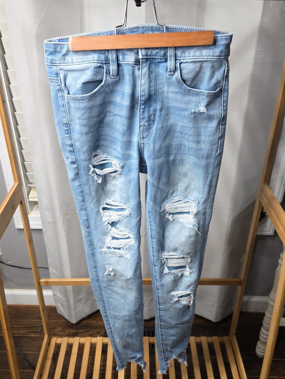 American Eagle Outfitters Light Blue Distressed Skinny Jeans